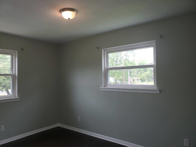 Building Photo - Beautiful  & Charming 4-Bedroom Home with ...