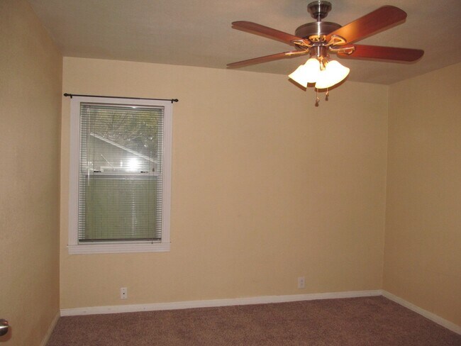 Building Photo - 3 BEDROOM CLOSE TO UMHB
