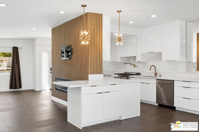 Building Photo - 73552 Feather Trail