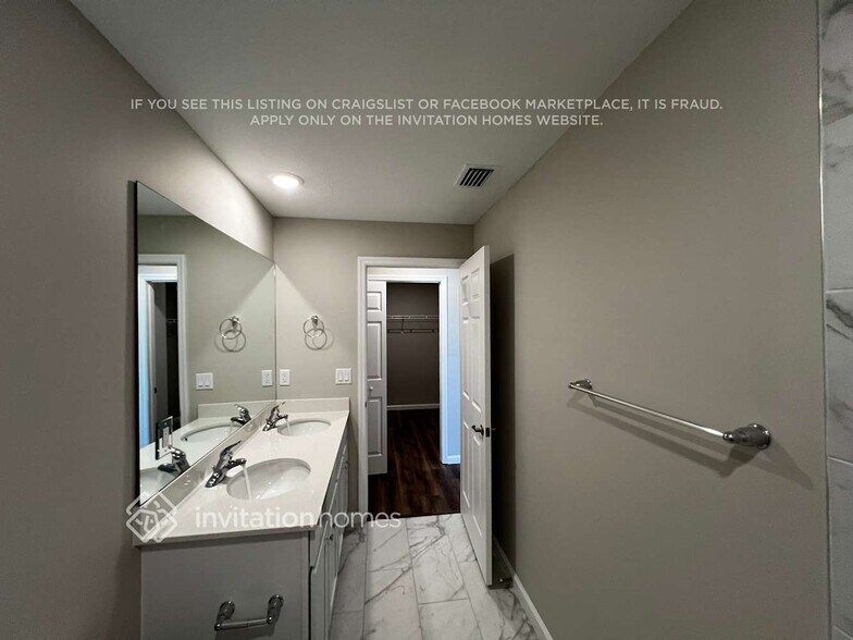 Building Photo - 1109 SW Khan Dr