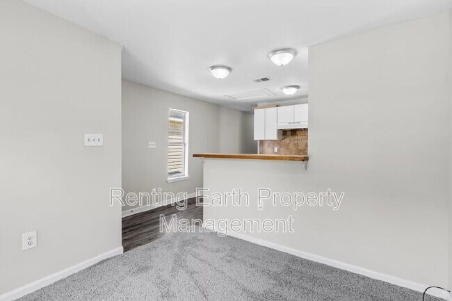 Building Photo - 725B 3rd Ave N