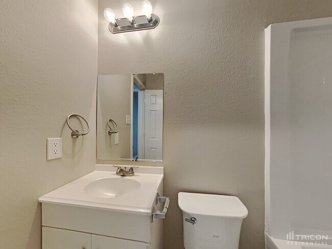 Building Photo - 9746 Phil Halstead Dr