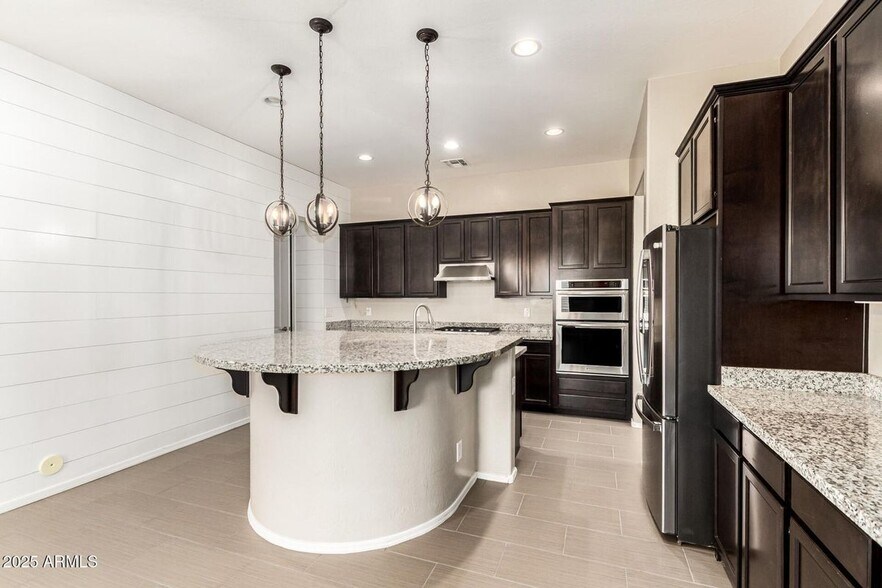 Building Photo - 21004 E Sunset Dr