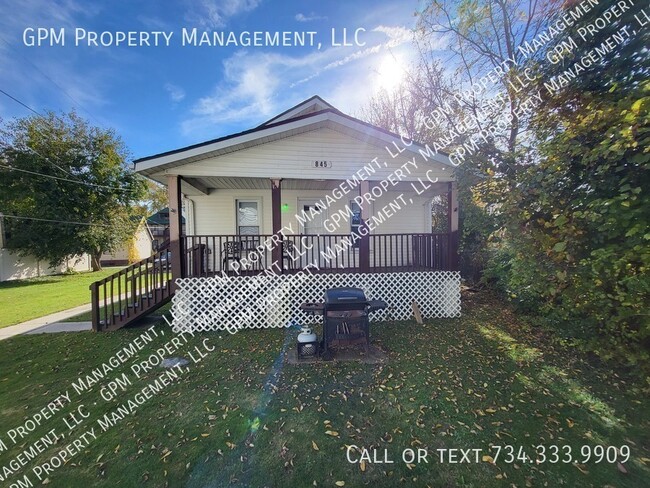 Primary Photo - Wyandotte Rental!