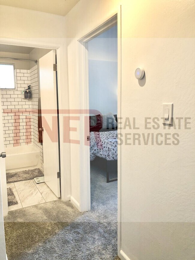 Building Photo - Charming Duplex in Carmichael