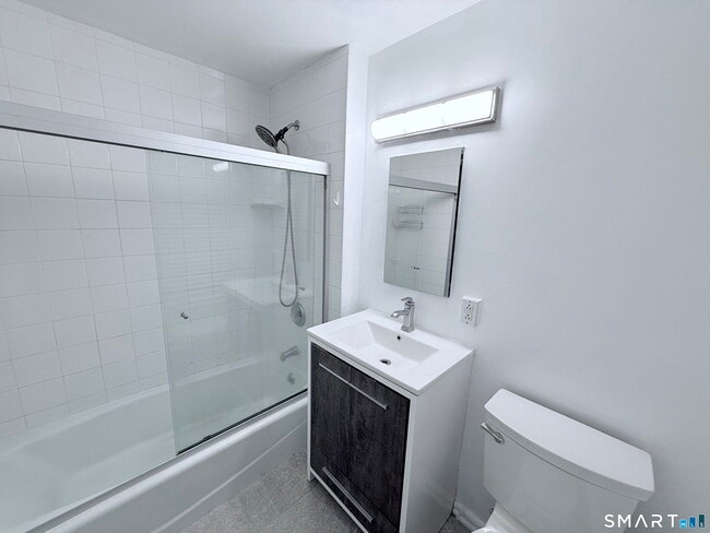 Building Photo - 140 Woodside Green