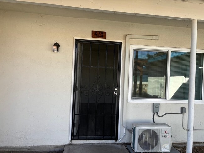 Building Photo - 475 W Ramona Dr