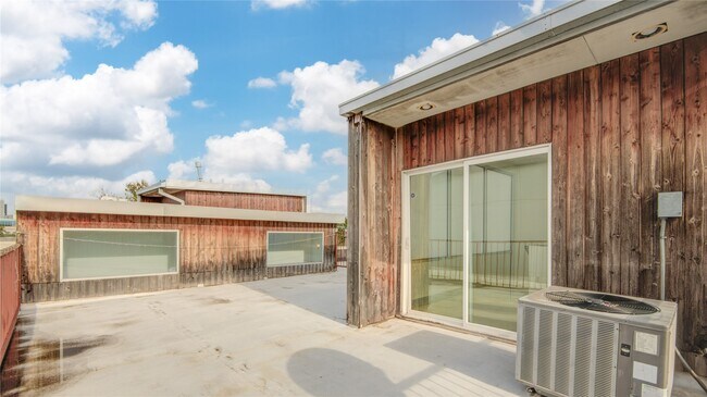 Building Photo - 3910 Austin St