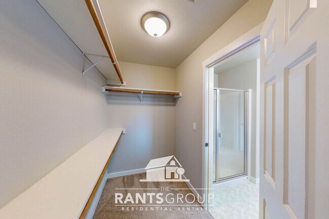 Building Photo - Beautiful 3 bedroom, 2.5 bath, 2-story home in Steilacoom Ridge