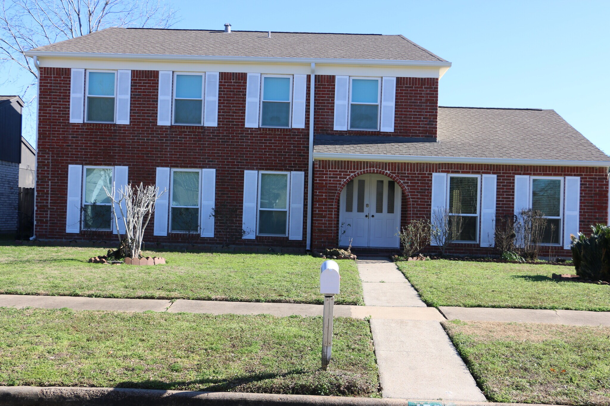 Building Photo - 458 Woodrail Dr