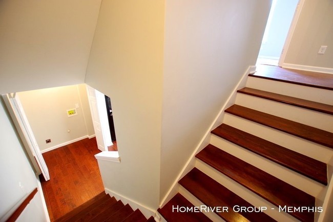 Building Photo - 6923 Parkbrook Ln