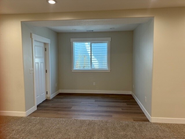 Building Photo - 2795 E Lakeside Dr