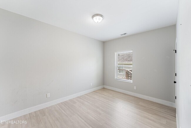 Building Photo - 5004 Knoxwood Dr