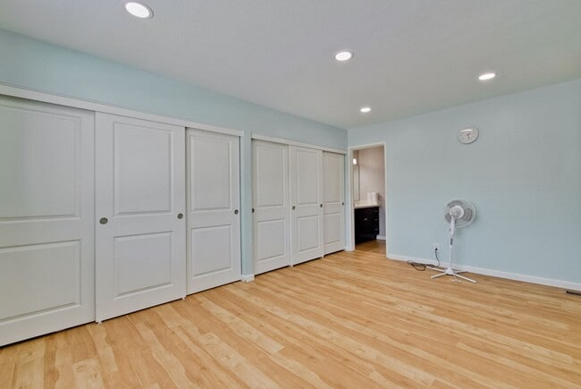 Building Photo - Beautiful 4 Bed 2.5 Bath Town Home in Fremont Northgate Area !