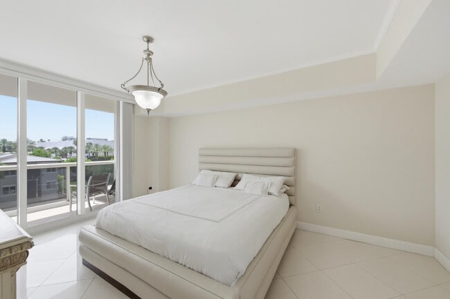 Building Photo - 9595 Collins Ave
