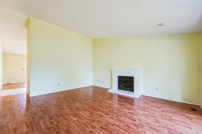 Building Photo - $1000 off first month's rent!