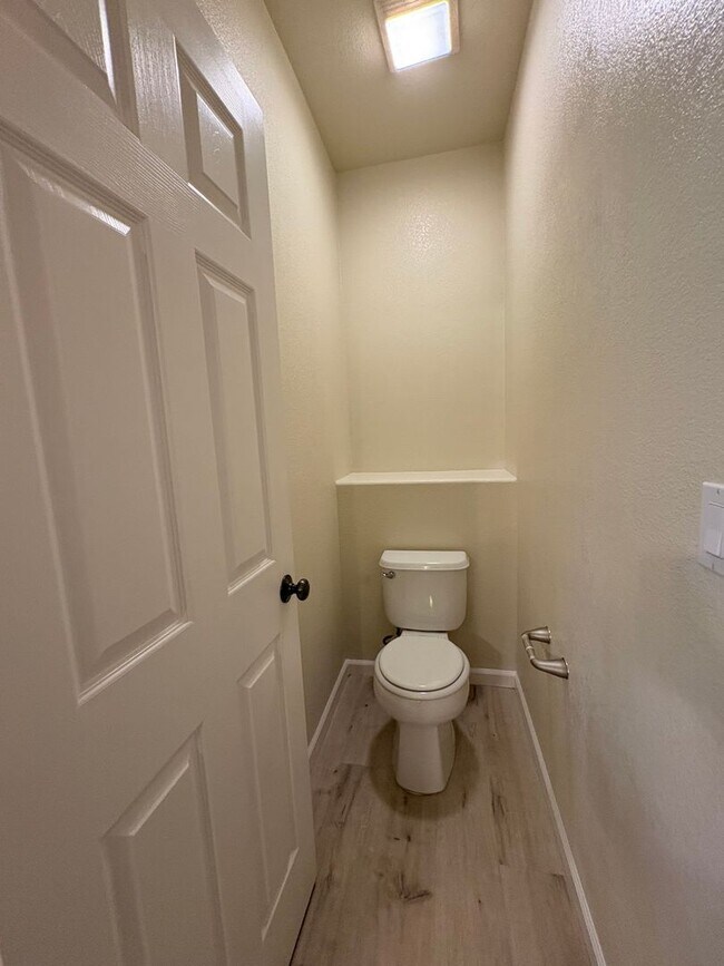 Building Photo - 684 Whitfield Ln