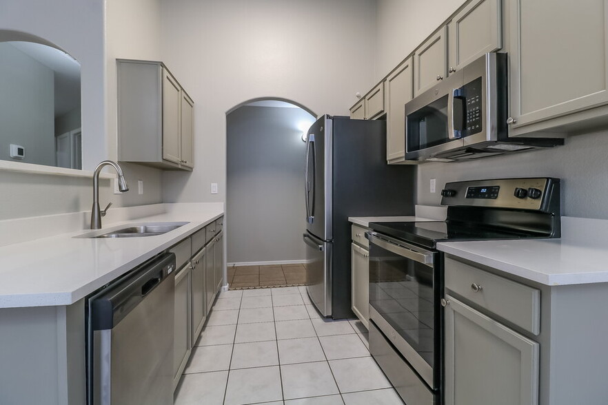 Building Photo - 12834 W Windsor Ave