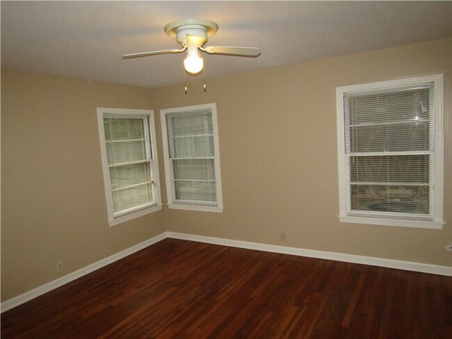 Building Photo - East Austin 3x2 Home Near Downtown & UT