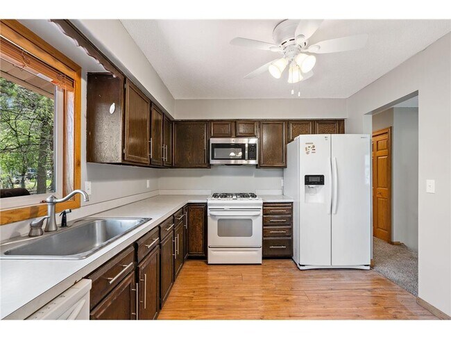 Building Photo - 1735 Walnut Ln