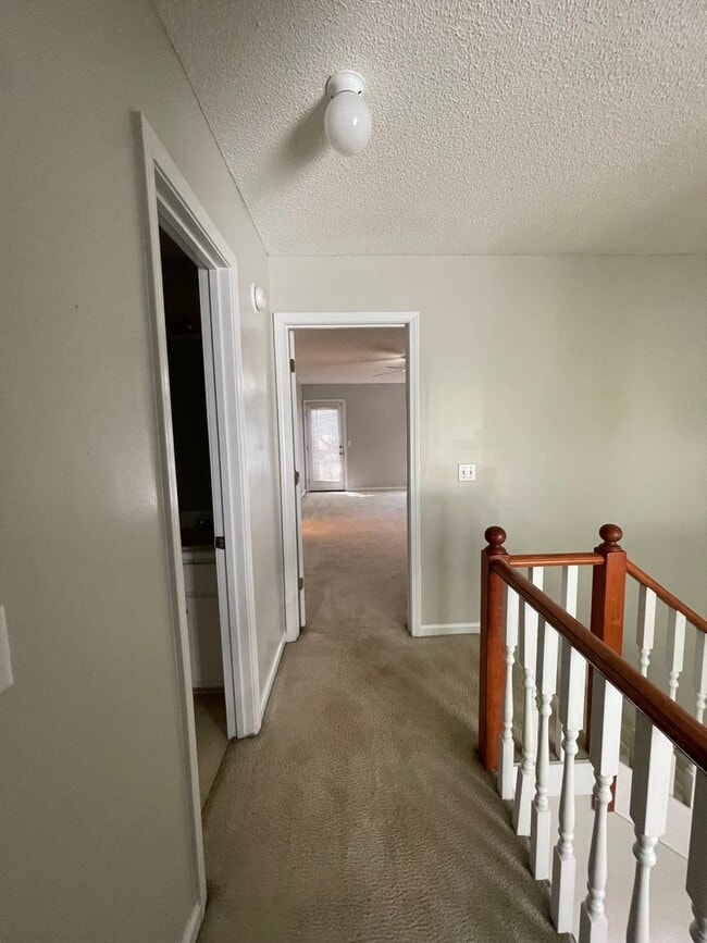 Building Photo - Foxhill Commons - 12 Month Minimal Lease!