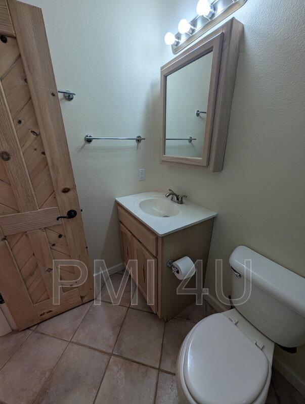 Building Photo - 511 Eugene Ct SE