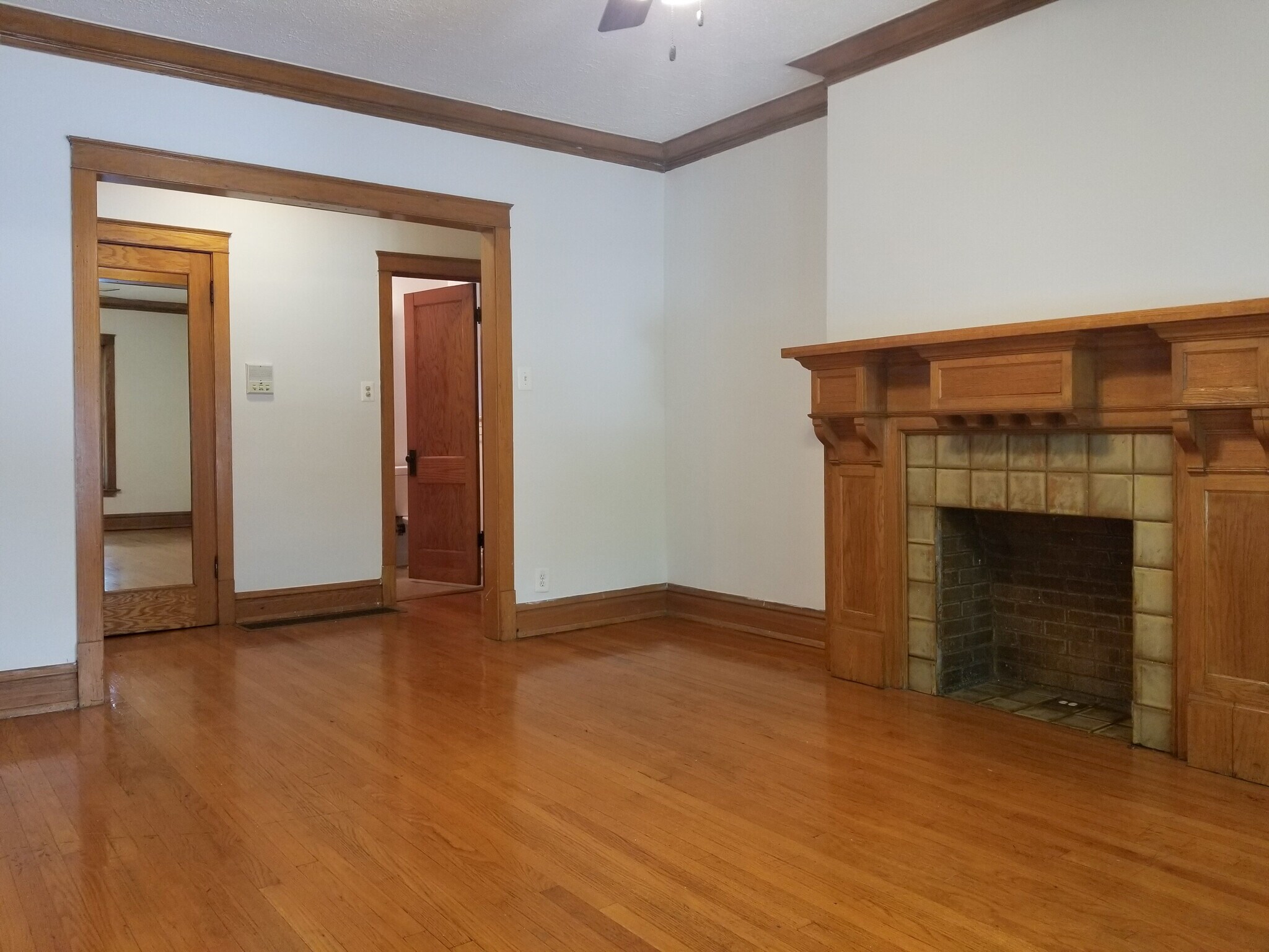 Building Photo - 3953 N Hamilton Ave