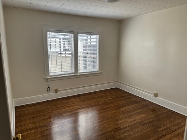 Building Photo - 2833 Somerset Dr