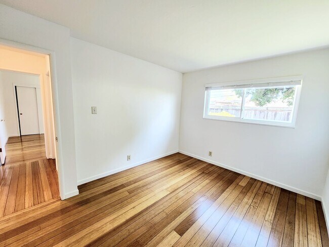 Building Photo - 3 bedroom home in San Mateo