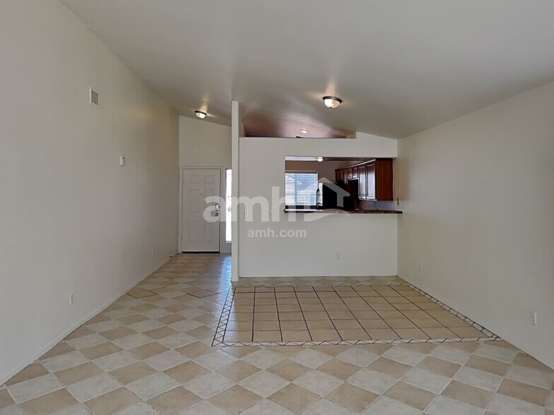 Building Photo - 7729 W Rancho Dr