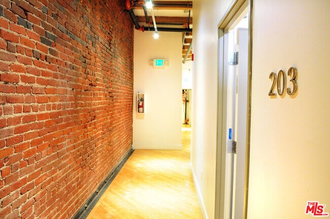 Building Photo - 712 S Santa Fe Ave