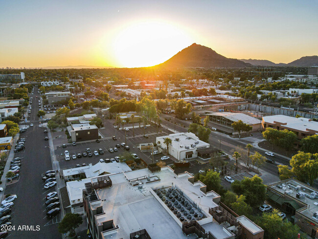 Building Photo - 4020 N Scottsdale Rd