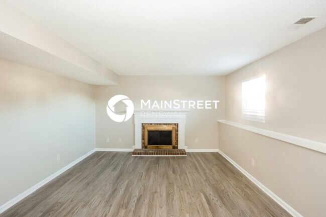 Building Photo - 4 Bedroom Pet-Friendly Home in Charlotte, NC with Main Street Renewal