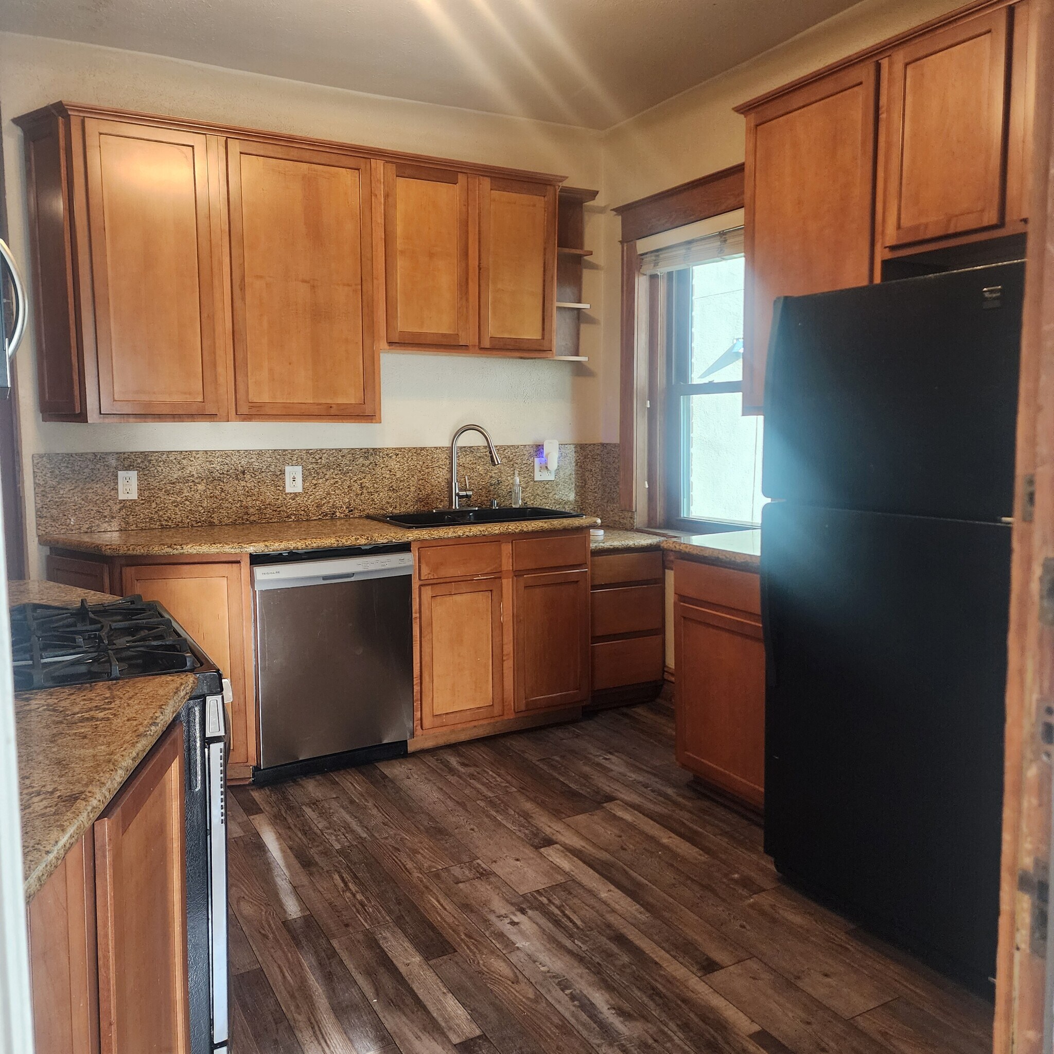 Building Photo - 2415 N Vine St