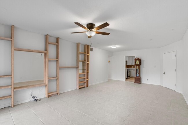 Building Photo - 10693 N Military Trl