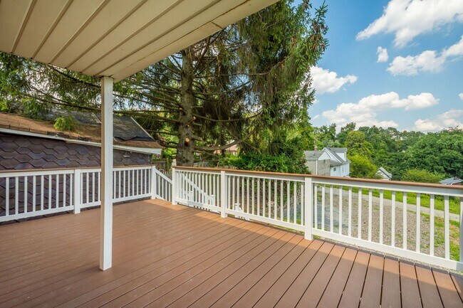 Building Photo - READY FOR MOVE IN!! Don't miss this UPDATED 3-bedroom in Braddock Hills!