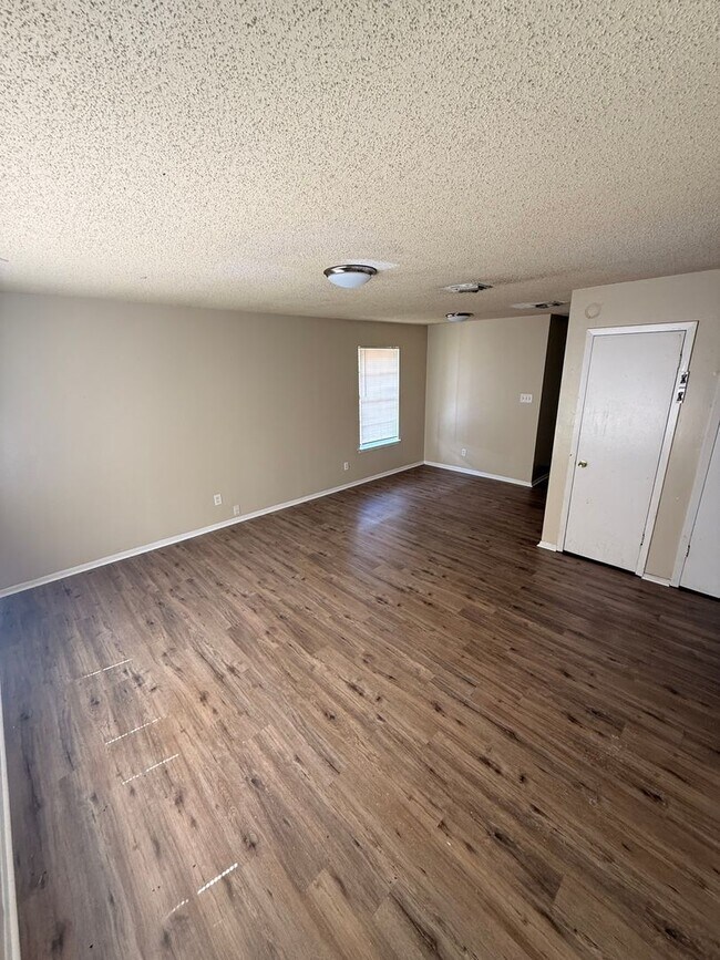Building Photo - 106 Vieux Orleans Cir