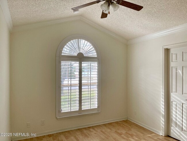 Building Photo - 2127 Forest Gate Dr W