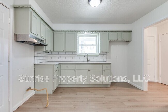 Building Photo - 636 SW 13th St