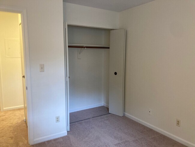 Building Photo - 5926 Cove Landing Rd