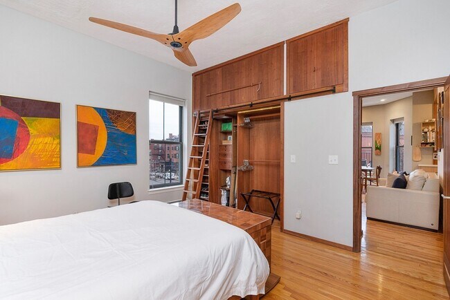 Building Photo - 608 Tremont St