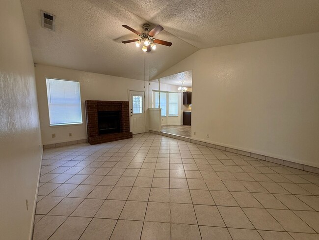 Building Photo - 412 Baumann Dr