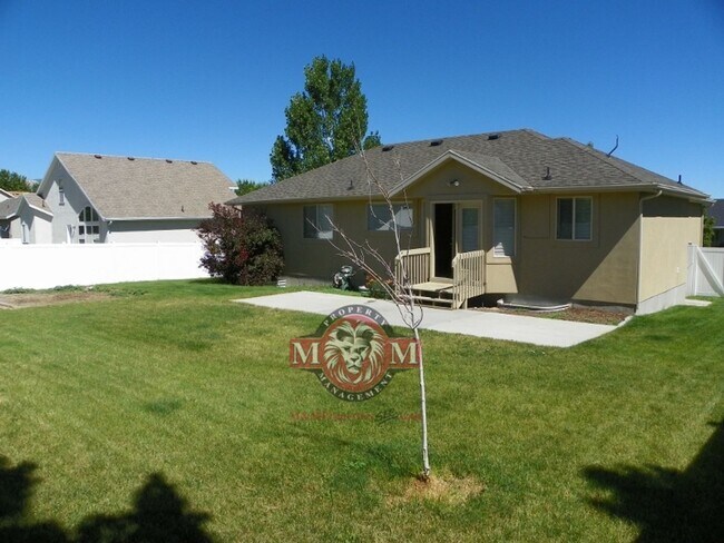 Building Photo - 3 Bed 2 Bath Home in a Herriman