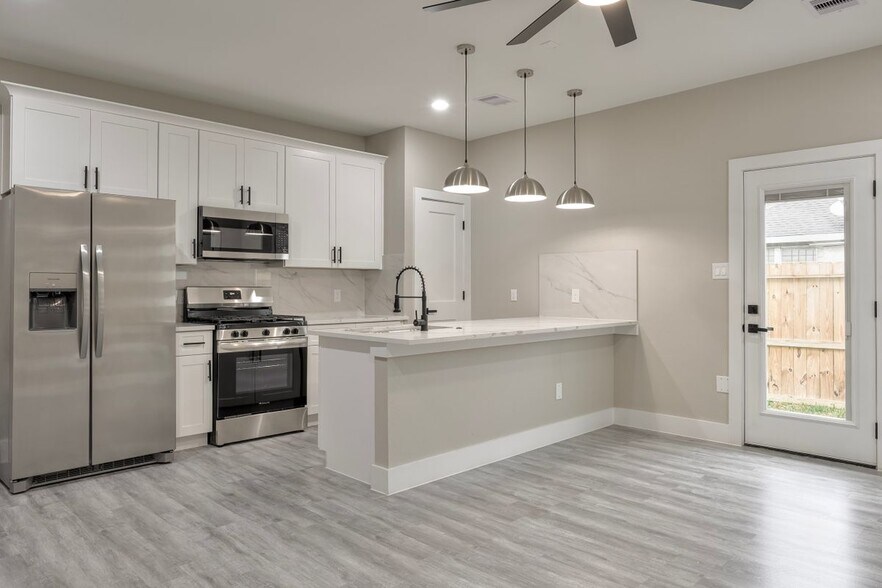 Building Photo - 7811 Sandra St