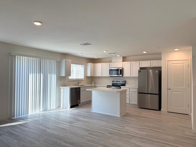 Building Photo - 2024 Shady Tree Cir