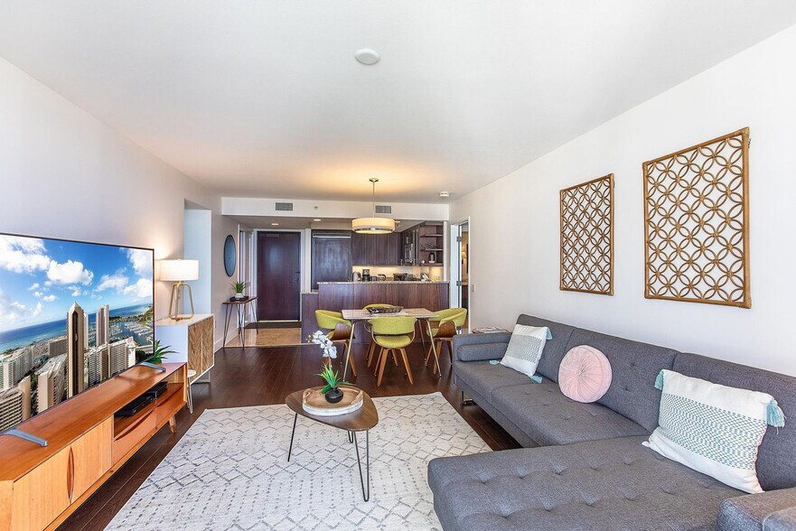 Building Photo - 1551 Ala Wai Blvd