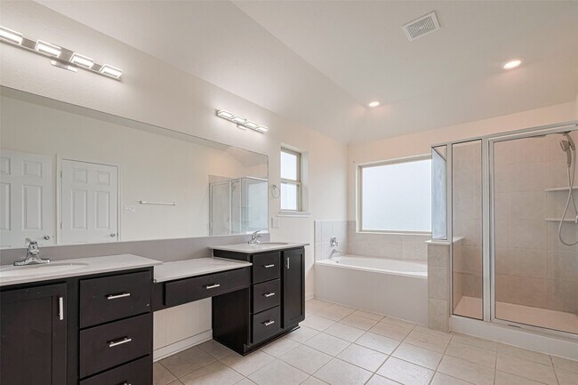 Building Photo - 3215 Laurel Bend Ln