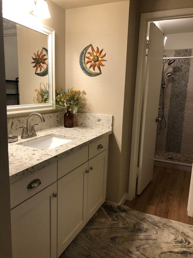 Building Photo - Welcome to this stunning 1-bedroom, 1.5-bathroom home located in Leisure World a 45+ Active Adult...