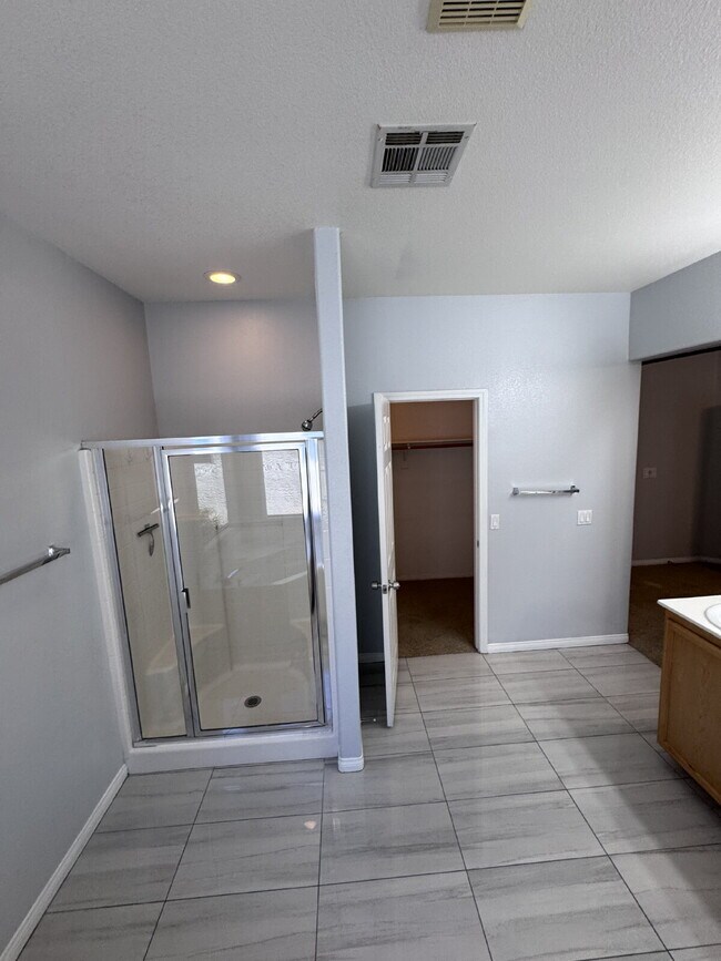 Building Photo - Centennial Hills 4-bedrooms with 2.5 bath