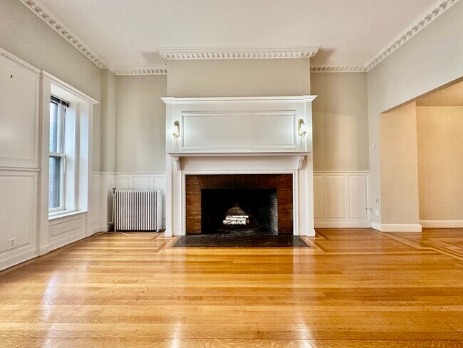 Building Photo - 472 Beacon St